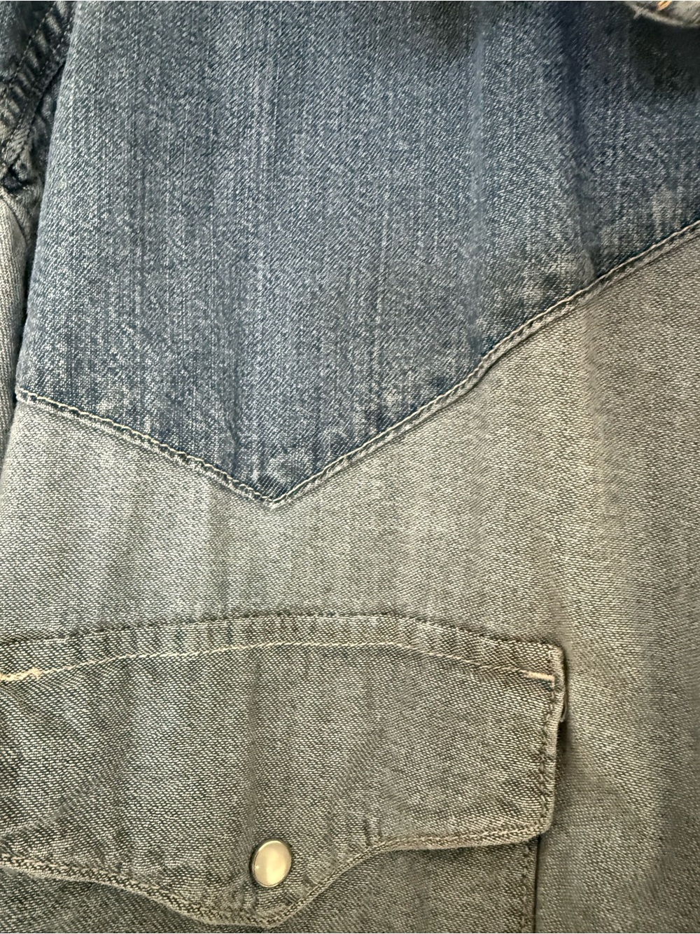Levi’s Classic Two-Tone Denim Western Shirt - Light & Medium Blue - Picture 3 of 8